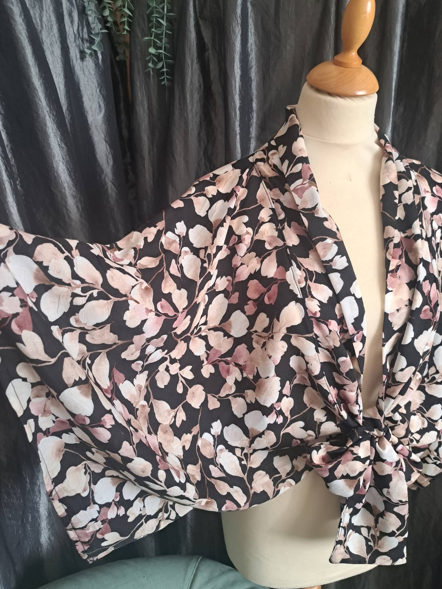 Mini-Kimono - Taille Unique - Fleurs de cerisier – Image 2