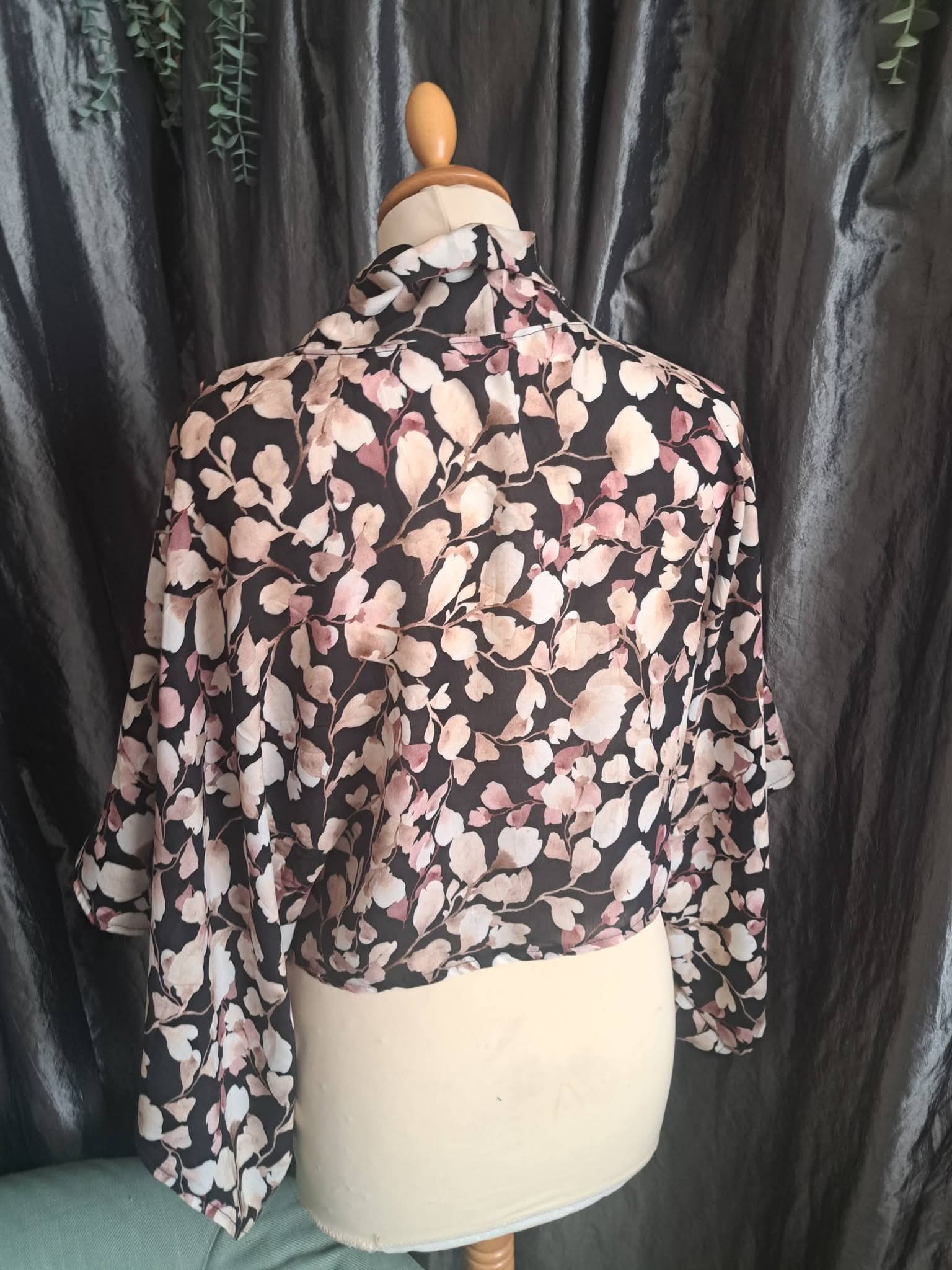 Mini-Kimono - Taille Unique - Fleurs de cerisier – Image 3